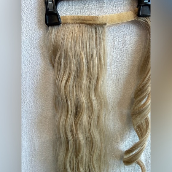 Sharon Ponytail Extension- 28" extra long with loose beachy waves - Picture 2 of 8
